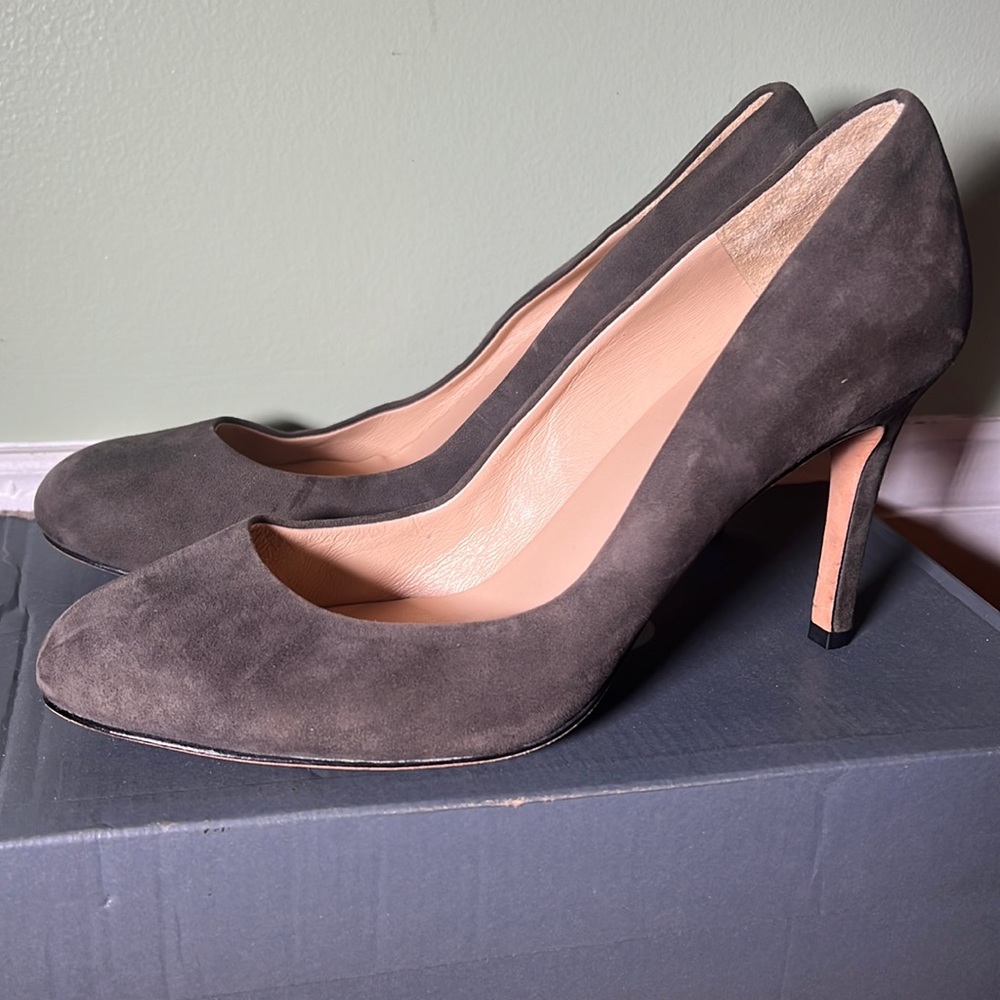 WOMENS GREY ANN TAYLOR PUMPS NWOT - Picture 1 of 6